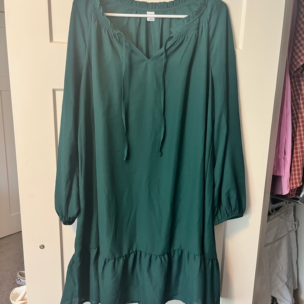 Cute green dress!